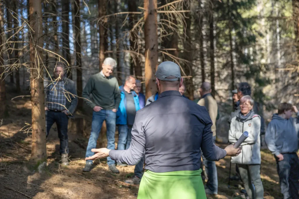 Waldbegehung zeigte praxisnahe Wege 