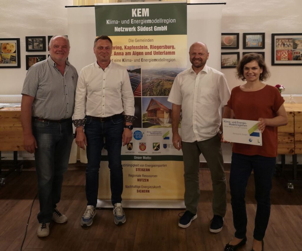 Foto v.l.n.r.: Gde.kassier Johann Hartinger, Bgm. Manfred Reisenhofer, Karl Puchas – LEA, Maria Eder – KEM Netzwerk Südost